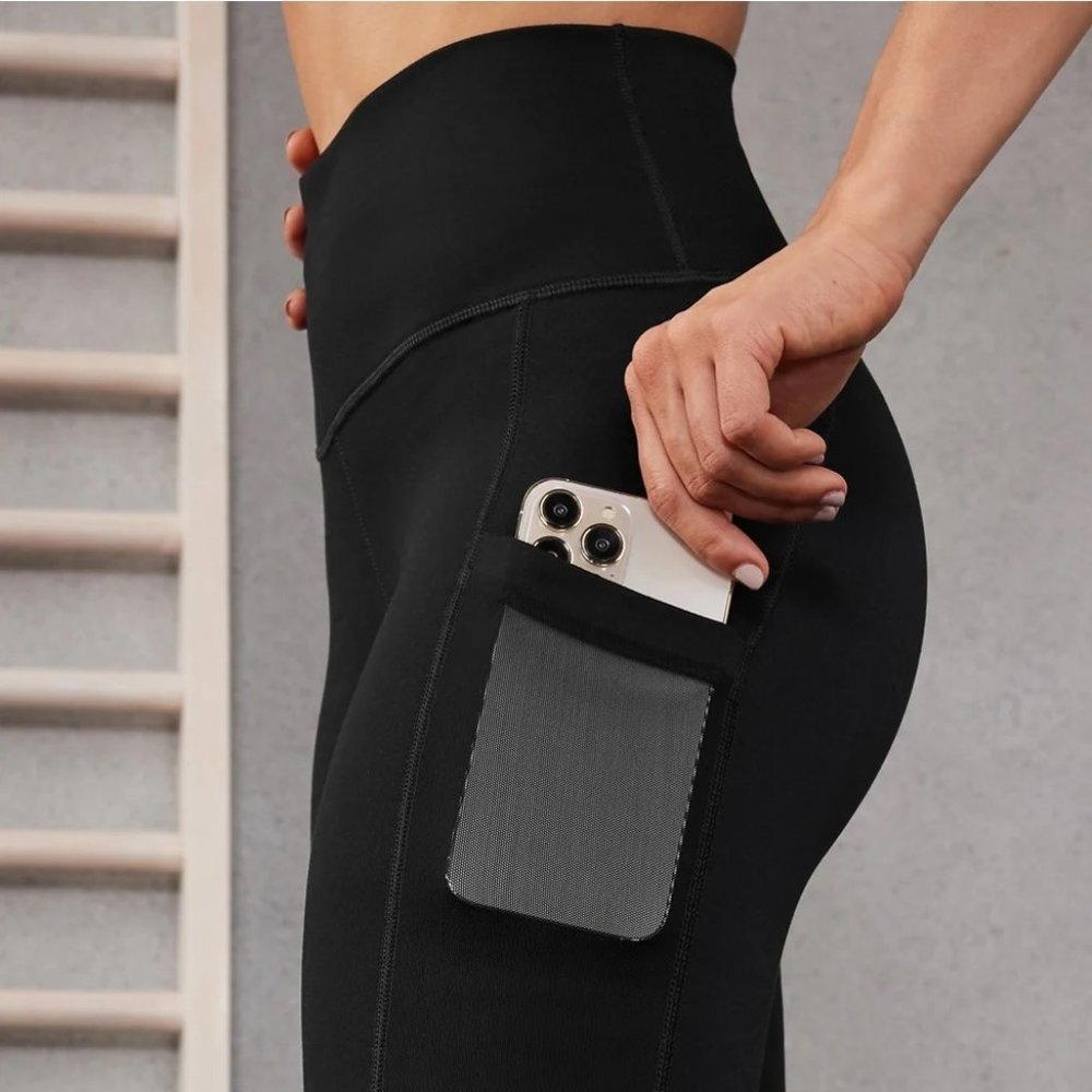 Fabletics High Waisted Pocket Capri Small Black New NWT